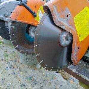 Profile on the blade of an asphalt or concrete cutter and Profile on Asphalt Cutter